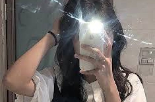 “假洋牌”优思益翻车事件：网红集体致歉背后的品牌包装术与流量陷阱