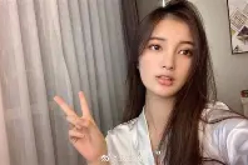 这个坚强面对绝症的少女形象不仅让