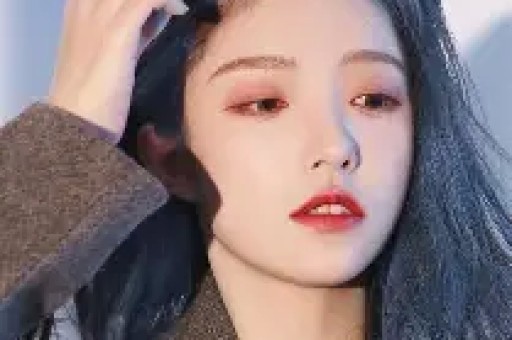刚分手一周！八卦媒体爆料：维尼修斯在私人场所与数位女性聚会